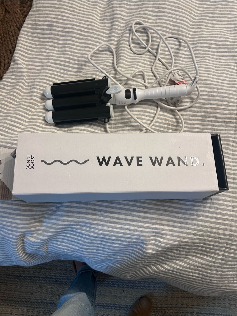 Bondi Boost Wave Wand Triple Barrel Hair Waver - White/Black